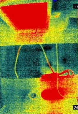 B. 紅外線探測圖像顯示有滲水風險