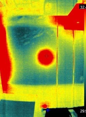 B. 紅外線探測圖像有大範圍藍色低溫部位